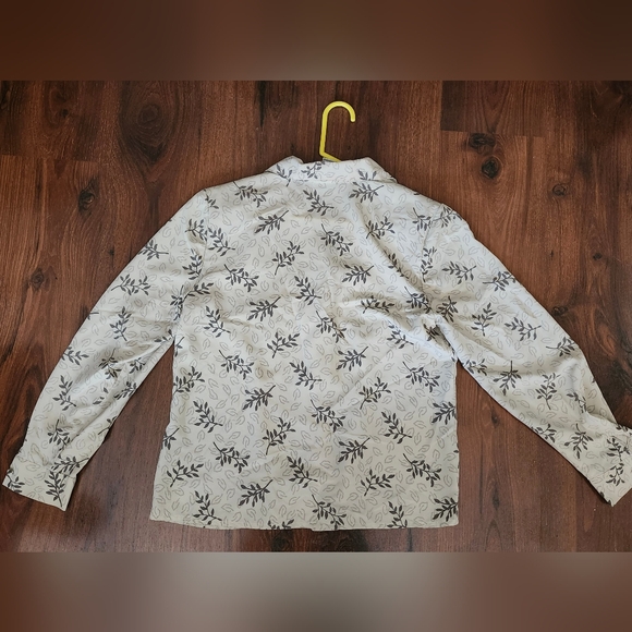 Modern Essentials Petite Button Down Blouse Size 8P - Picture 6 of 7